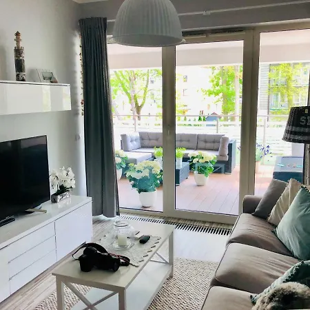 Bialy Z Tarasem W Playa Baltis Miedzyzdroje