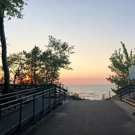 Bialy Z Tarasem W Playa Baltis Miedzyzdroje